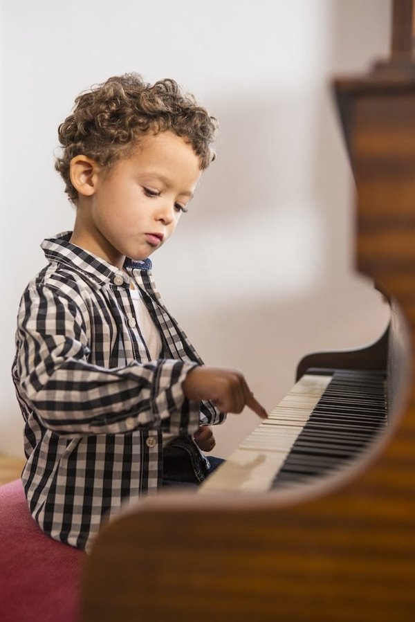 Quels sont les avantages d'achat d'un piano bébé un an ?