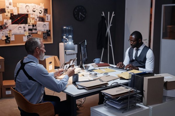 Plongez dans le monde des enquêtes policières avec enqueteLibre.fr : Frissons garantis